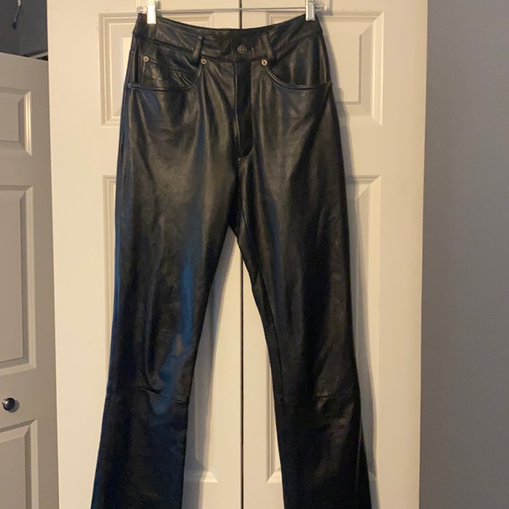 Black Leather High-Waisted Pants | Maxima